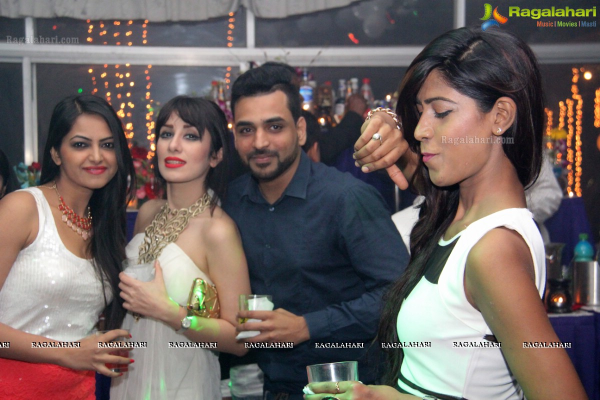 Cocktail Party of Dipesh Banker by Megha Banker & Ruchika Sharma