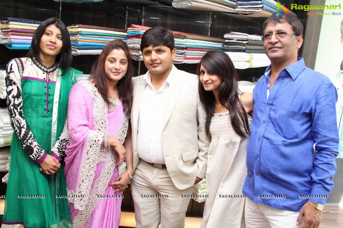 Sravya launches Laven Fashions at Linen Club Store, Secunderabad