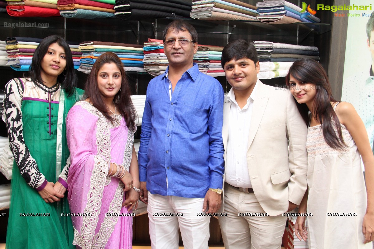 Sravya launches Laven Fashions at Linen Club Store, Secunderabad