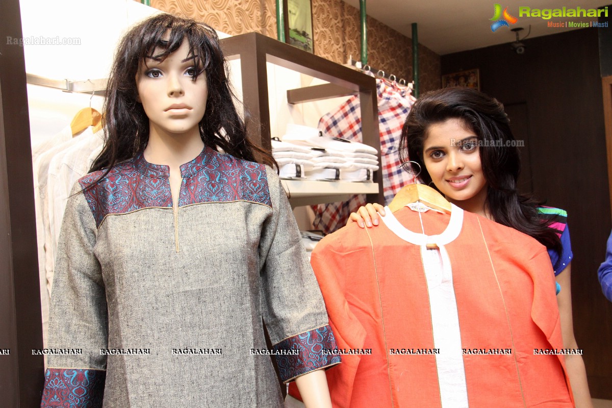 Sravya launches Laven Fashions at Linen Club Store, Secunderabad