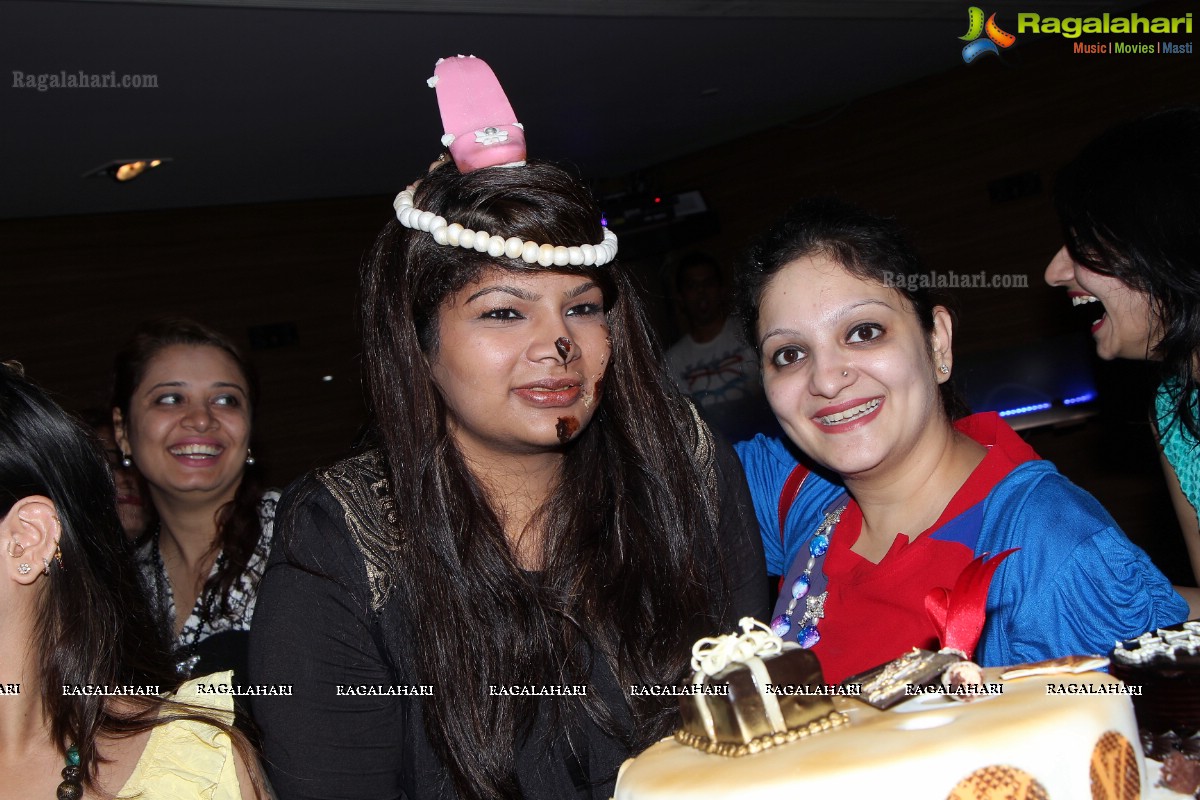 Stuti Kedia Birthday Party 2014 at Movida, Radisson Blu Plaza, Hyderabad