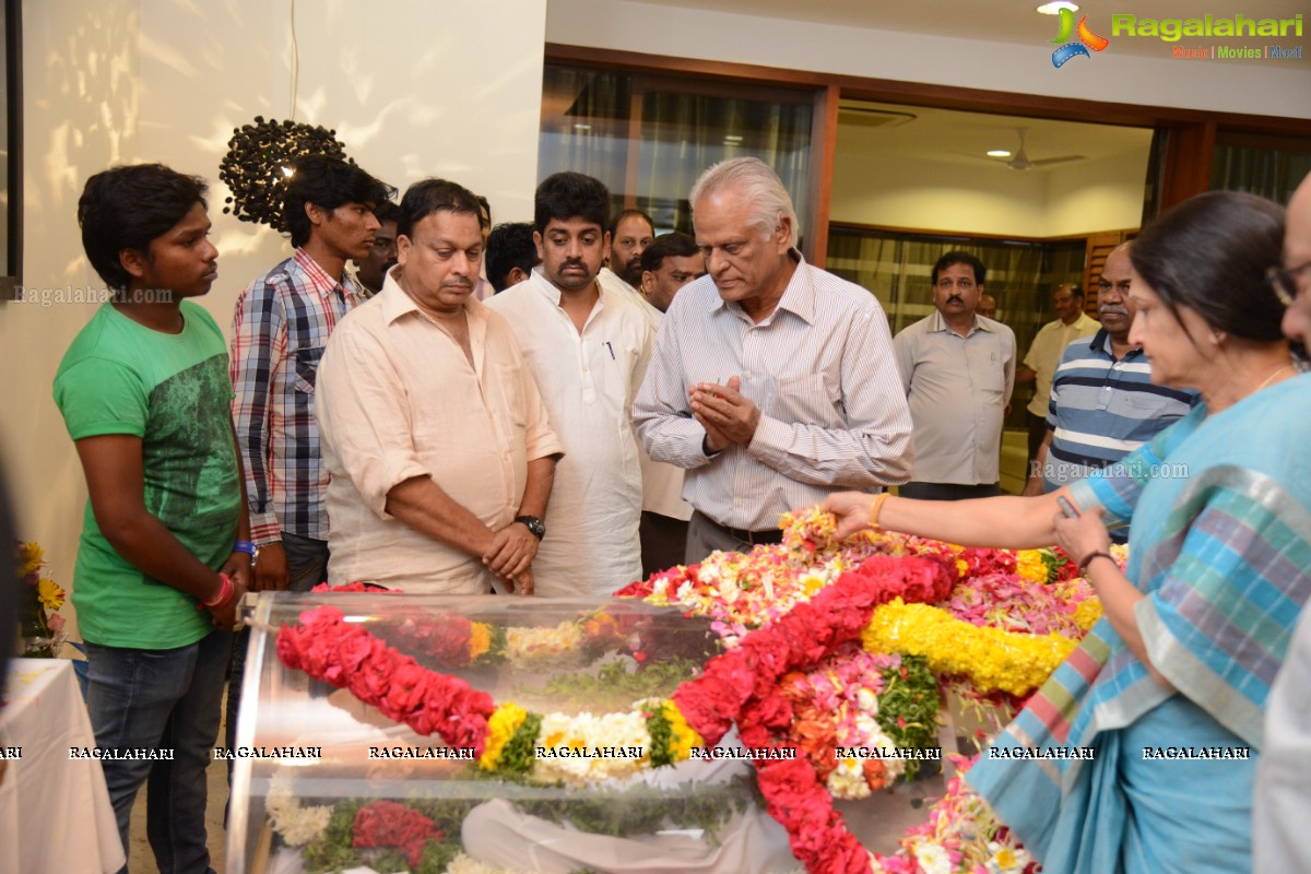 Celebs pay homage to Dr. D. Ramanaidu