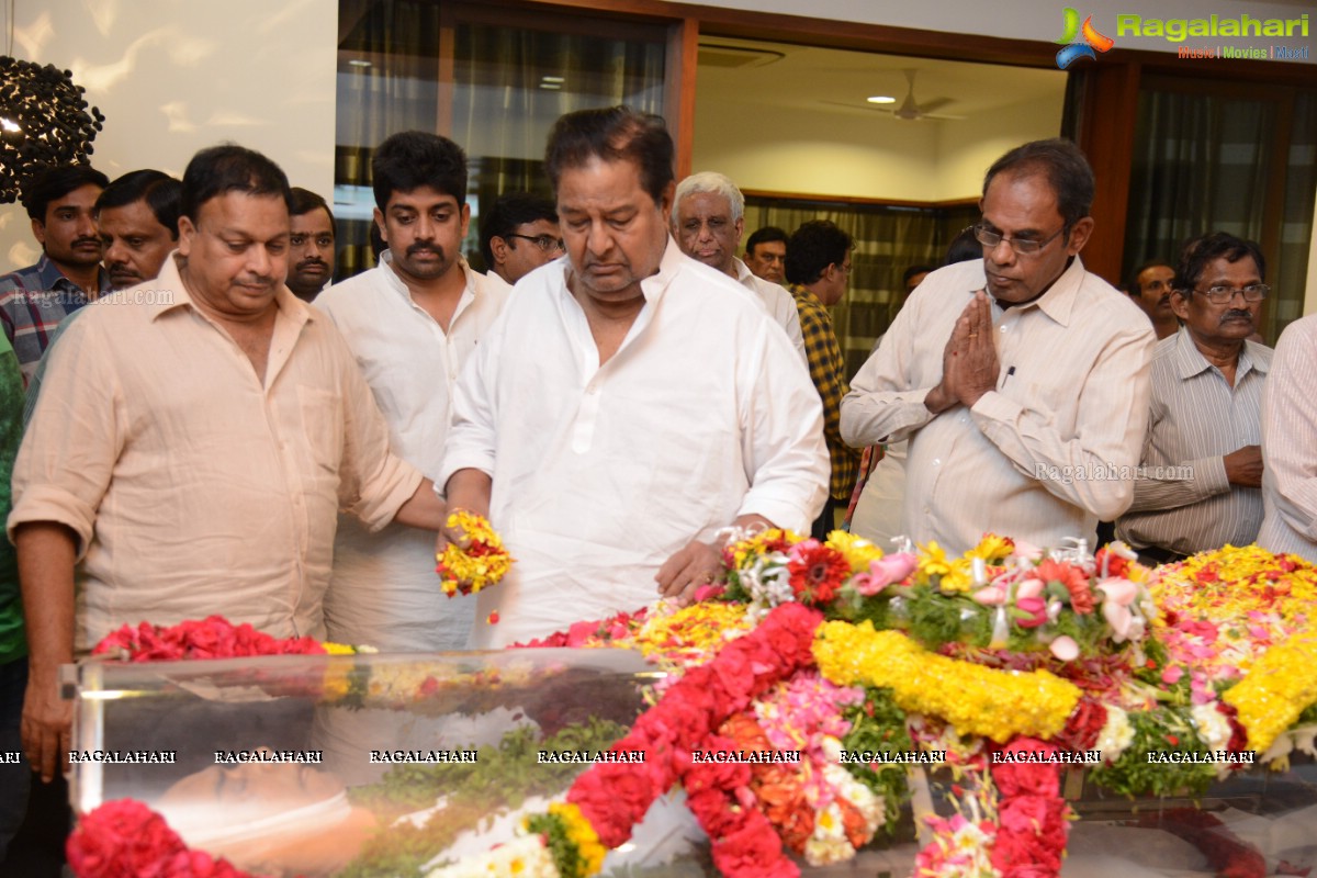 Celebs pay homage to Dr. D. Ramanaidu