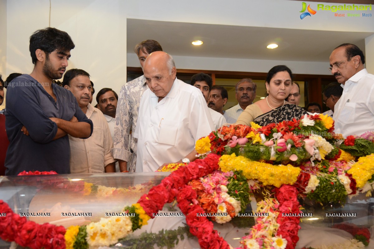 Celebs pay homage to Dr. D. Ramanaidu