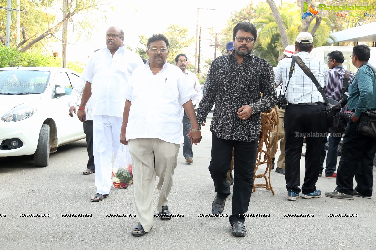 Celebs pay homage to Dr. D. Ramanaidu