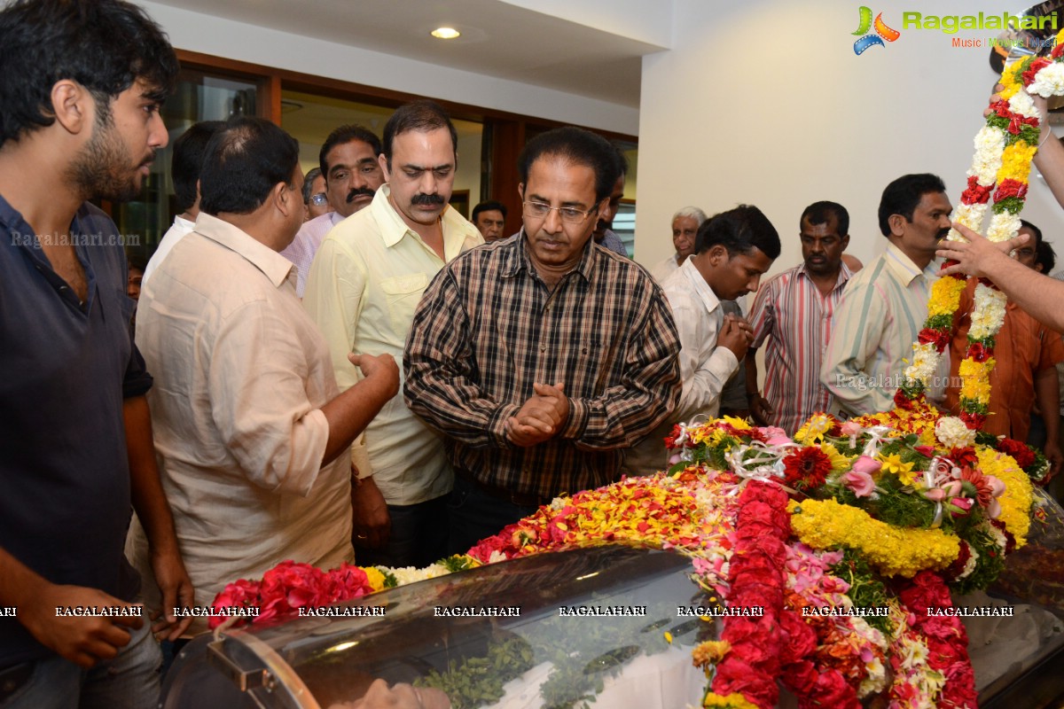 Celebs pay homage to Dr. D. Ramanaidu