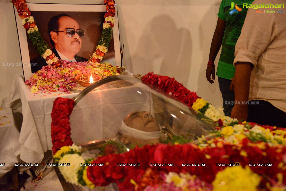 Celebs pay homage to Dr. D. Ramanaidu