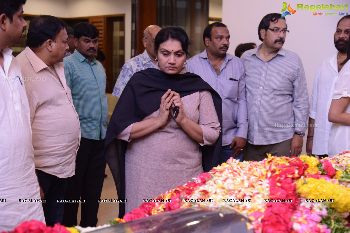 Celebs pay homage to Dr. D. Ramanaidu