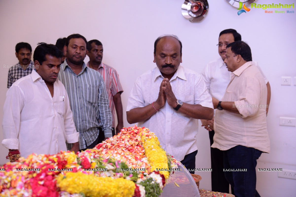 Celebs pay homage to Dr. D. Ramanaidu