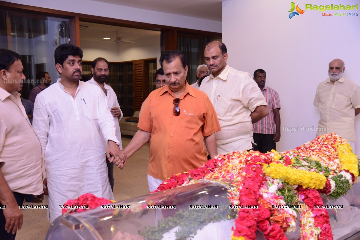 Celebs pay homage to Dr. D. Ramanaidu