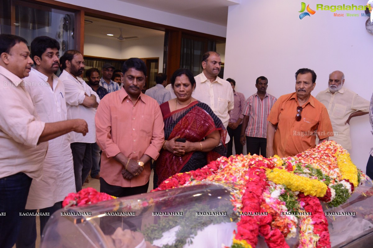 Celebs pay homage to Dr. D. Ramanaidu