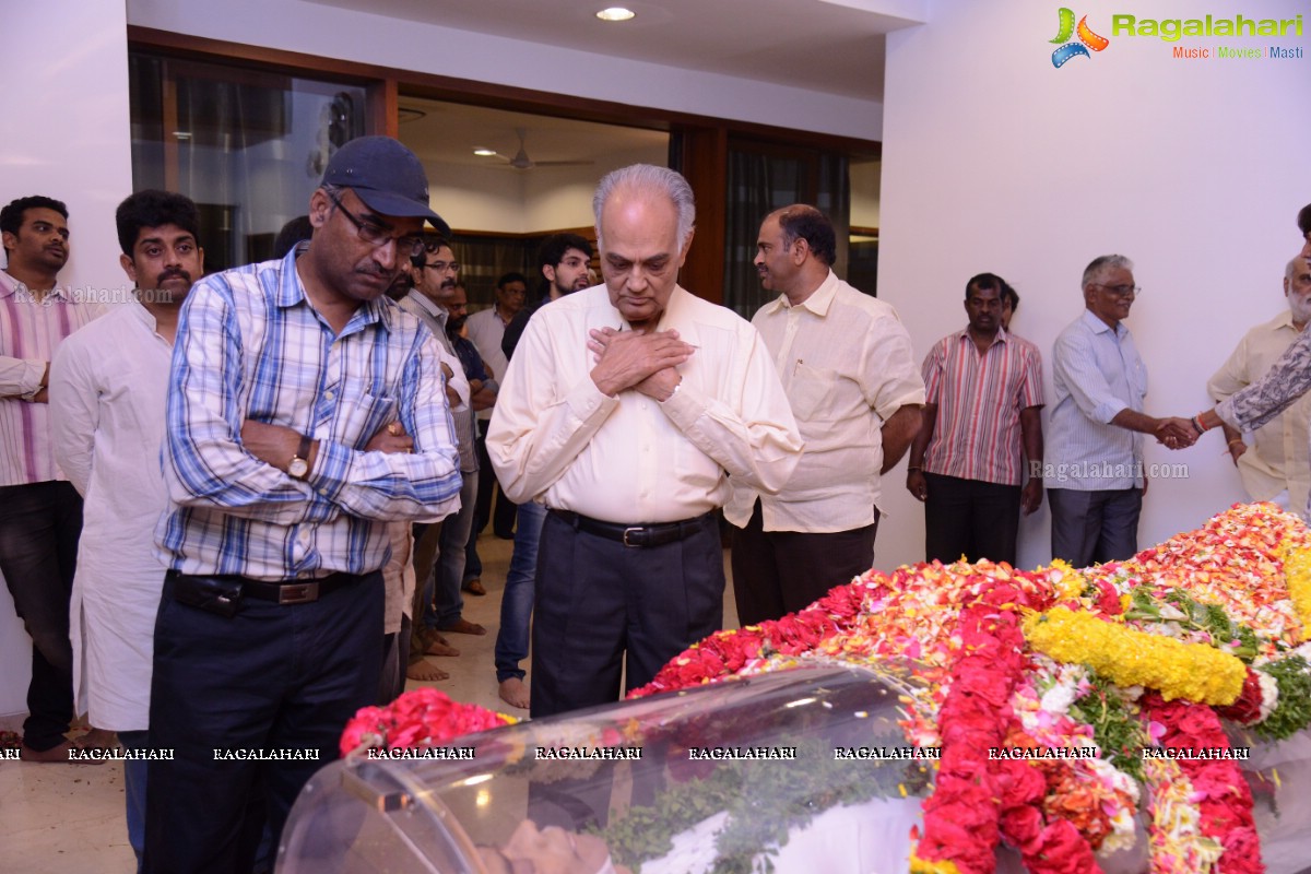 Celebs pay homage to Dr. D. Ramanaidu