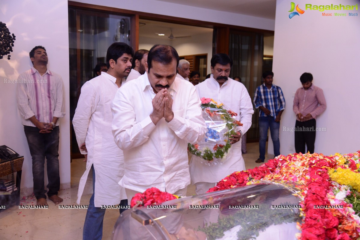 Celebs pay homage to Dr. D. Ramanaidu