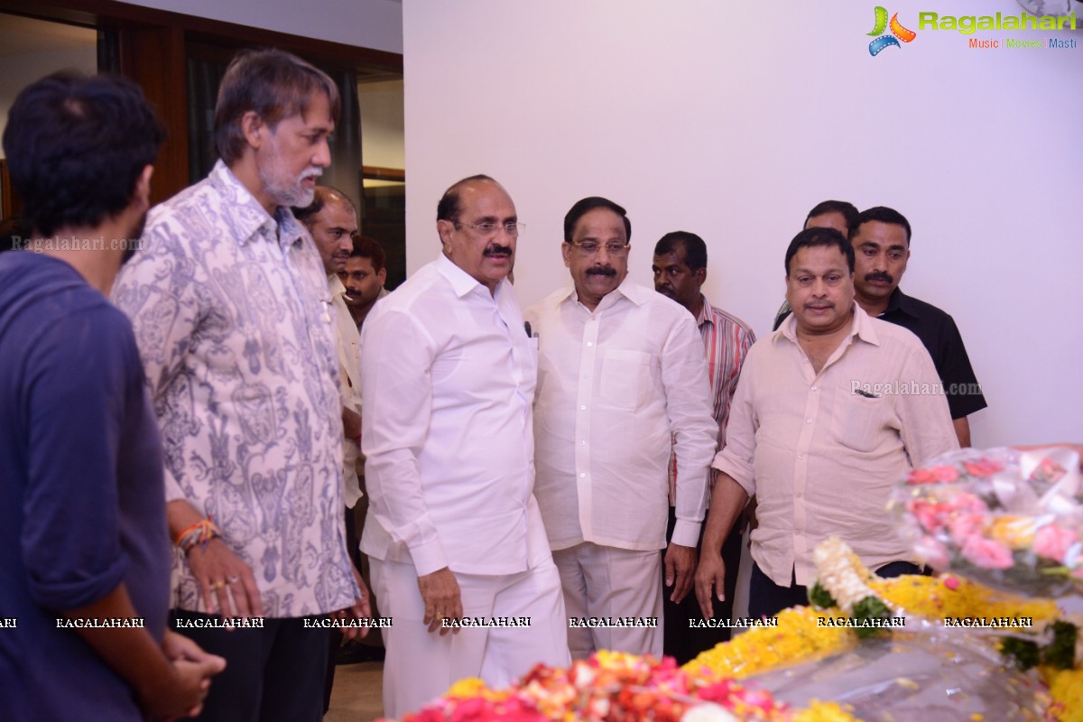 Celebs pay homage to Dr. D. Ramanaidu