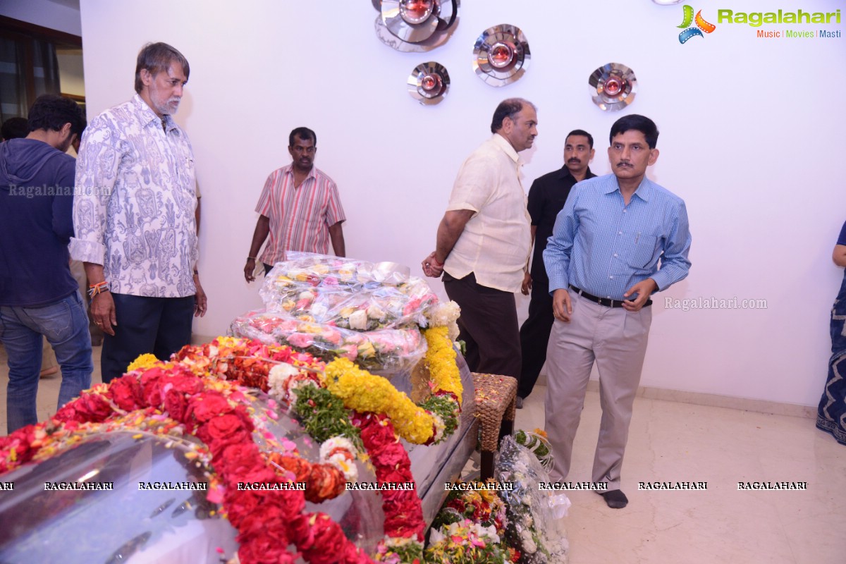 Celebs pay homage to Dr. D. Ramanaidu