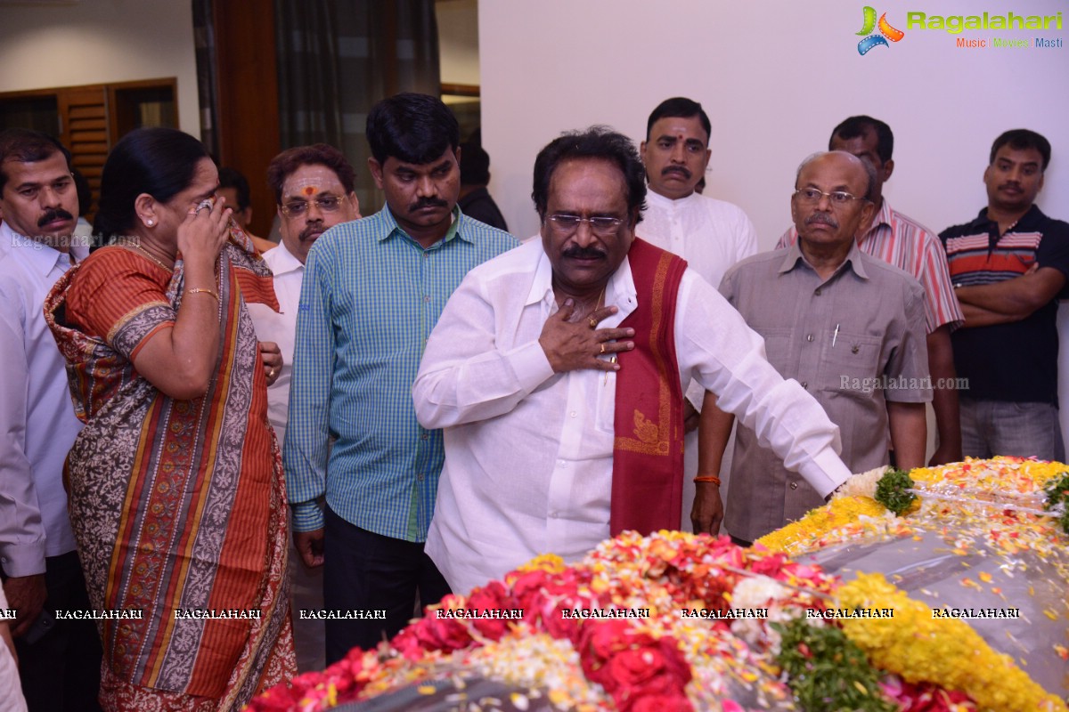 Celebs pay homage to Dr. D. Ramanaidu