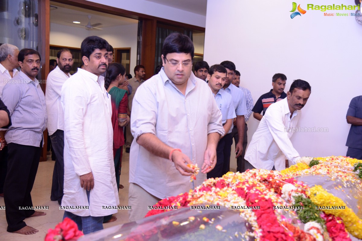 Celebs pay homage to Dr. D. Ramanaidu