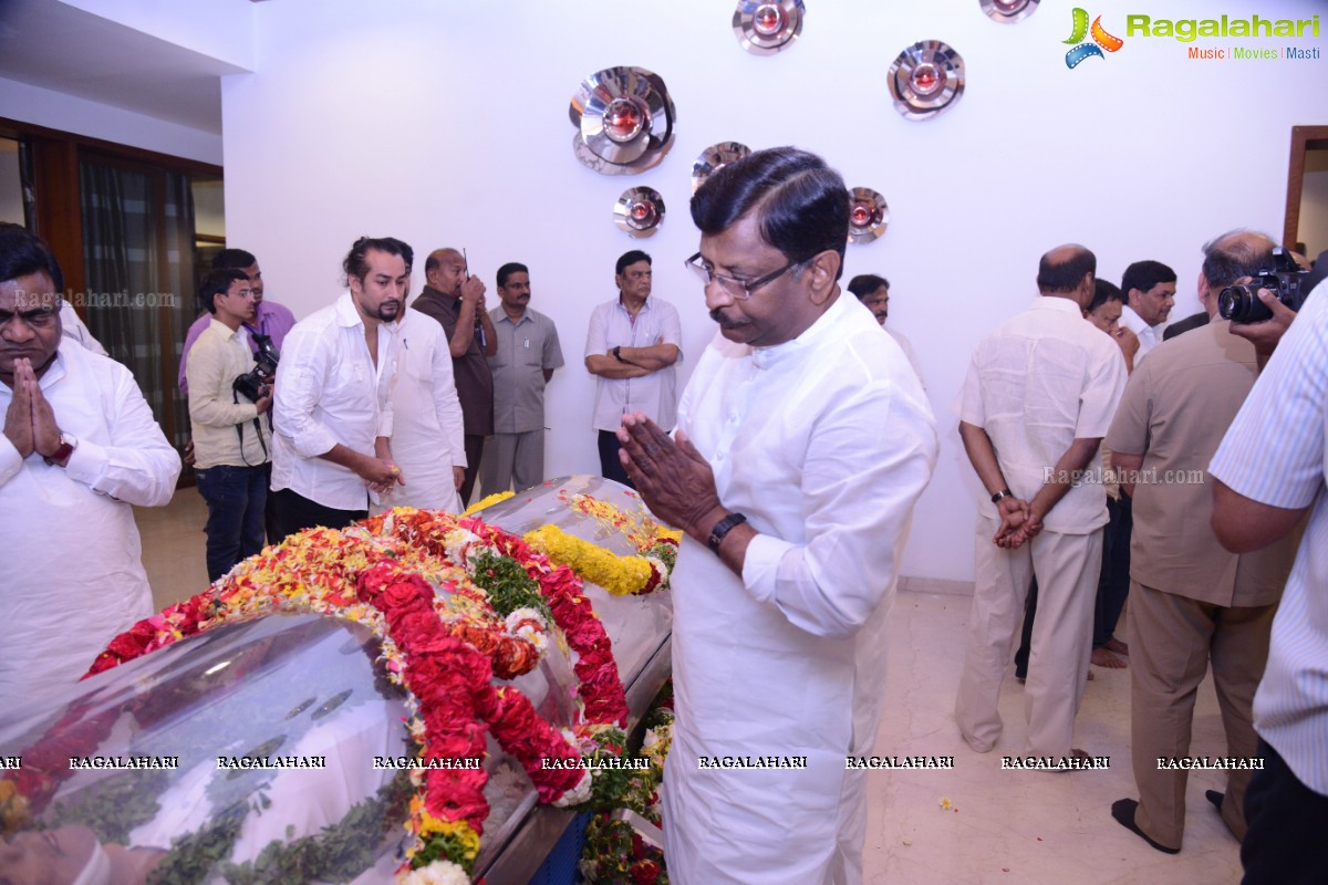 Celebs pay homage to Dr. D. Ramanaidu