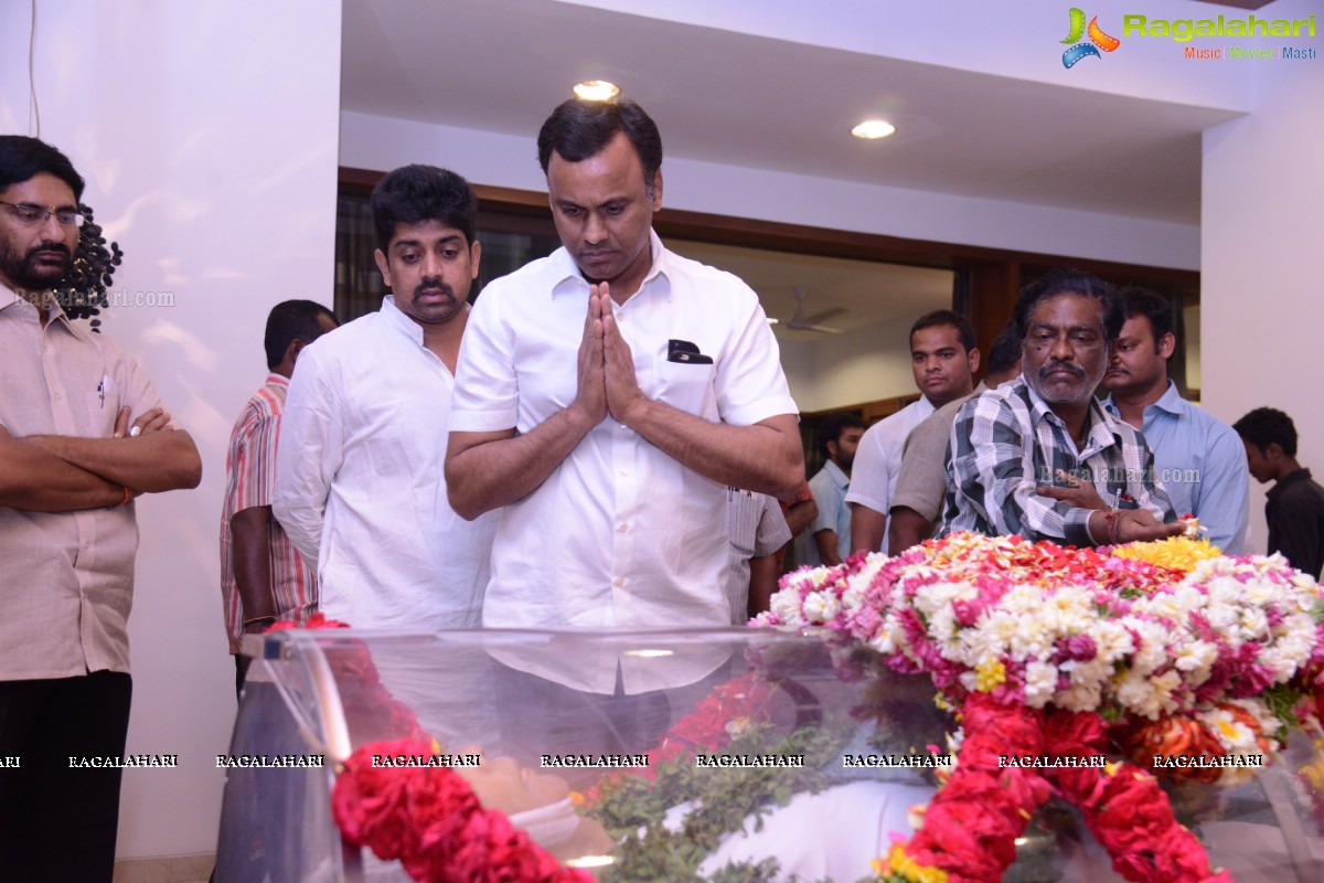 Celebs pay homage to Dr. D. Ramanaidu