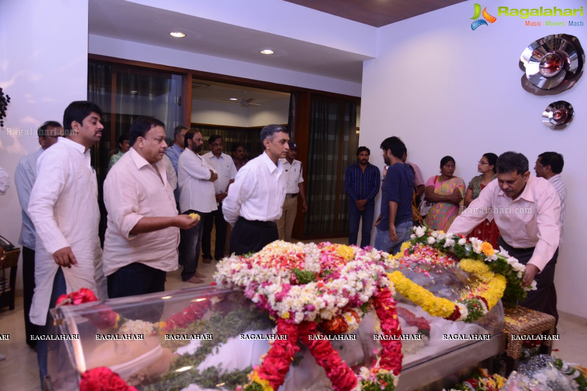 Celebs pay homage to Dr. D. Ramanaidu