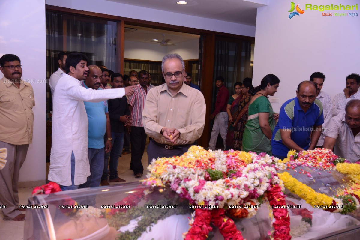 Celebs pay homage to Dr. D. Ramanaidu