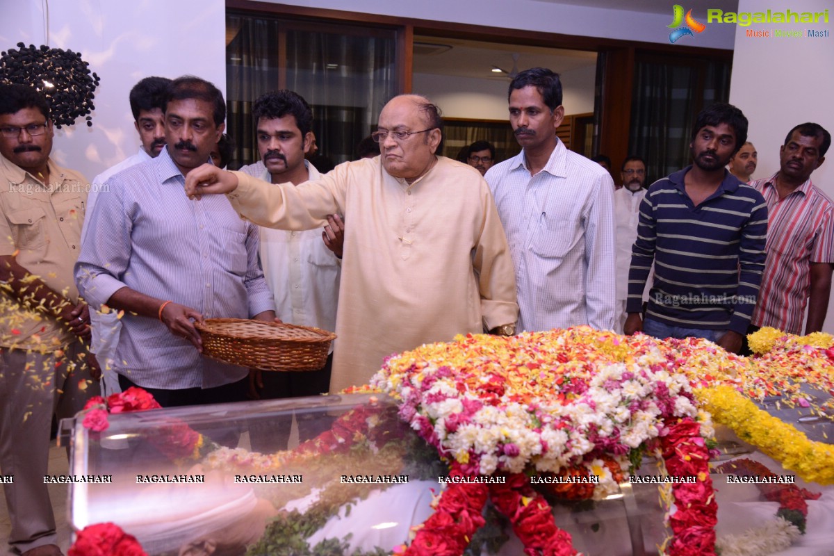 Celebs pay homage to Dr. D. Ramanaidu