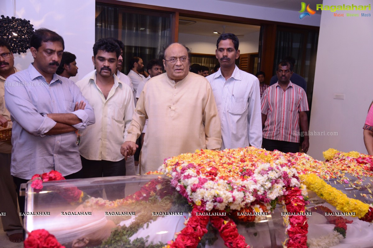 Celebs pay homage to Dr. D. Ramanaidu