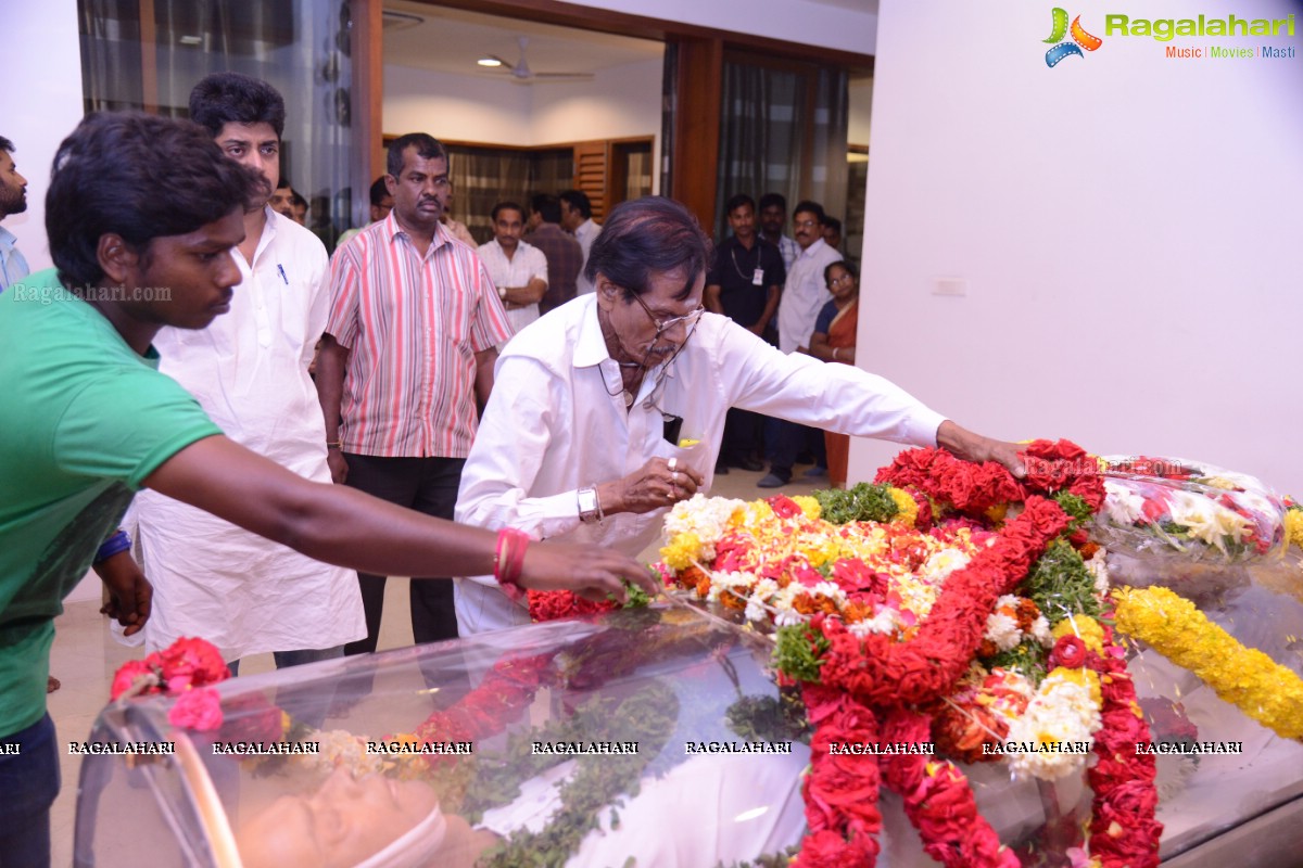 Celebs pay homage to Dr. D. Ramanaidu