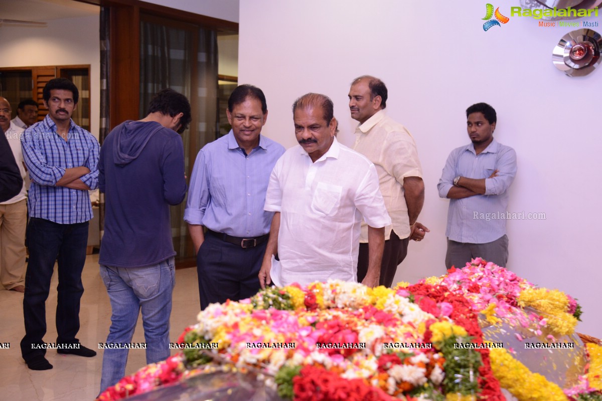 Celebs pay homage to Dr. D. Ramanaidu