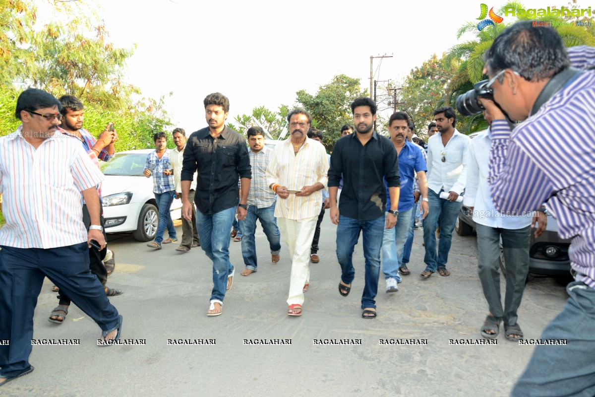 Celebs pay homage to Dr. D. Ramanaidu