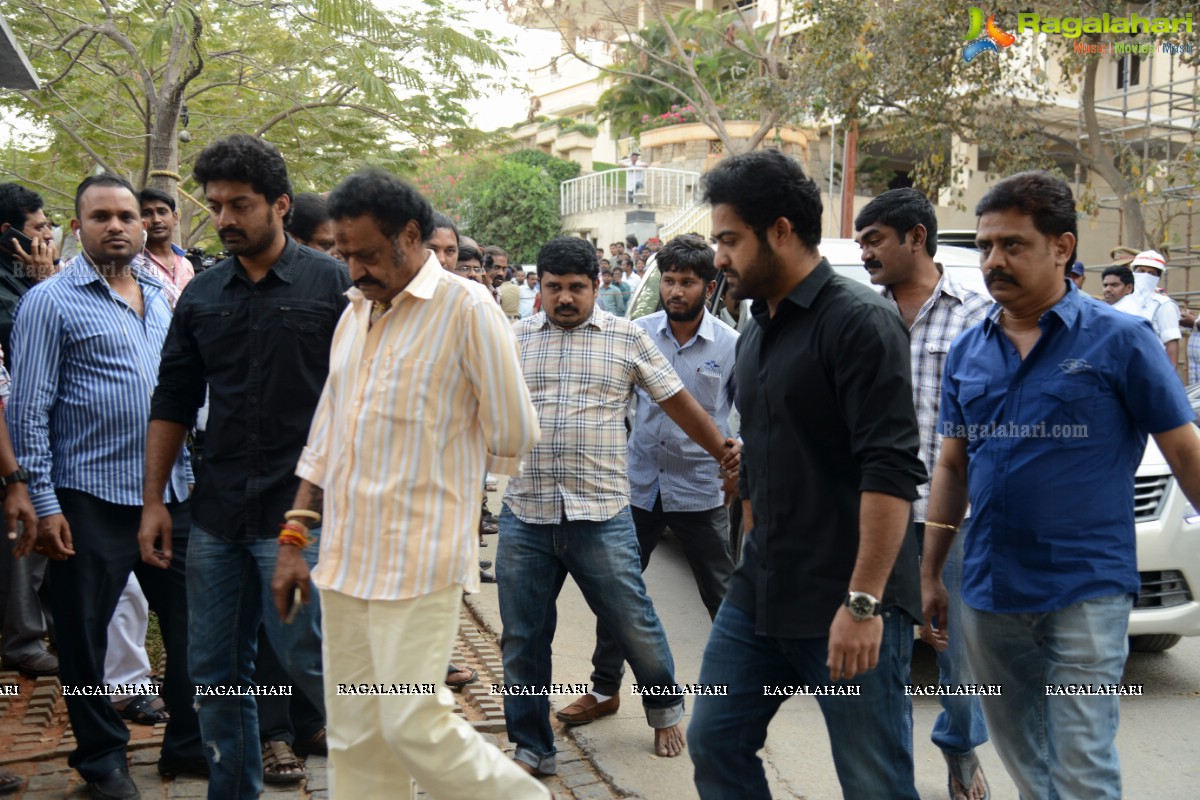 Celebs pay homage to Dr. D. Ramanaidu