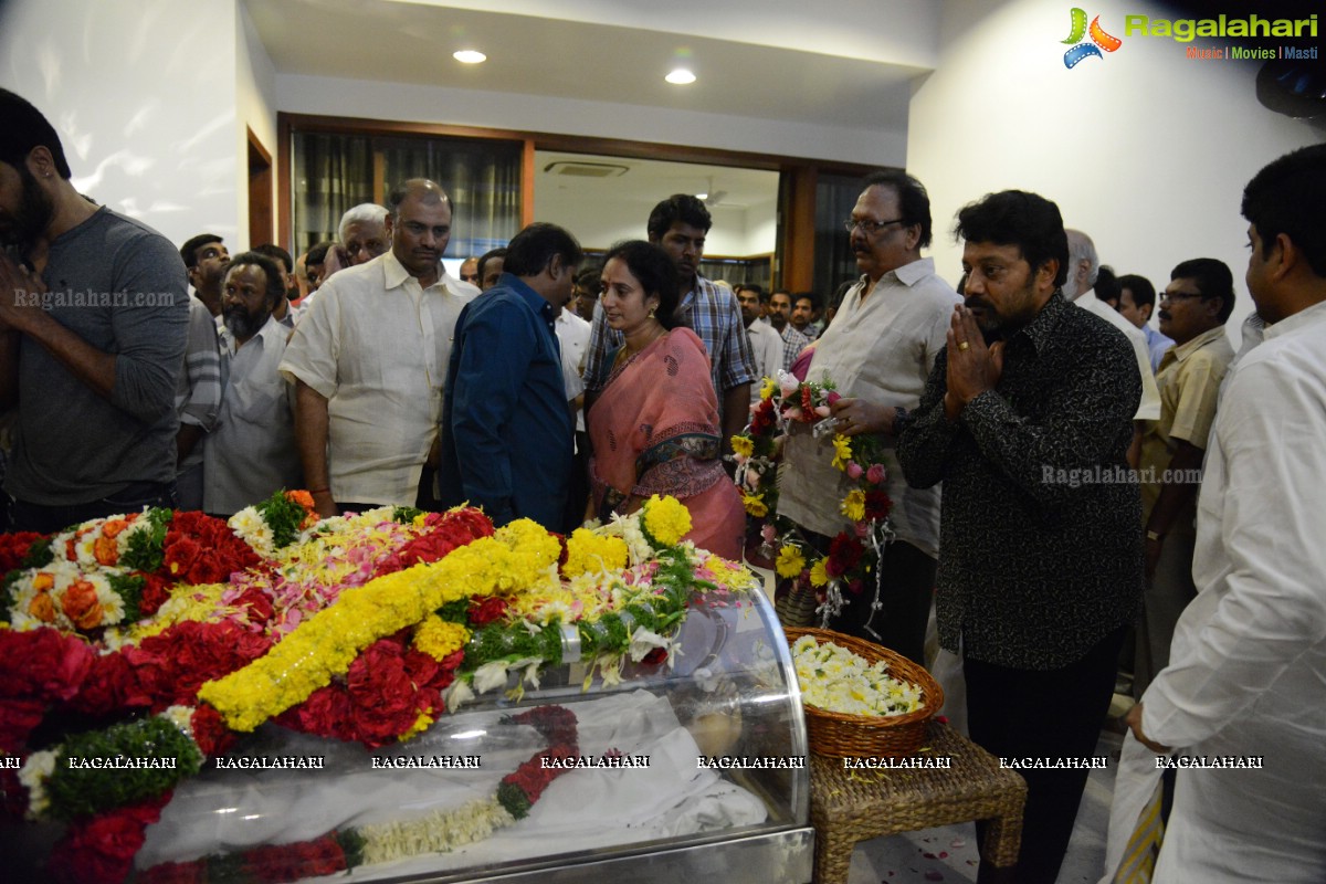 Celebs pay homage to Dr. D. Ramanaidu