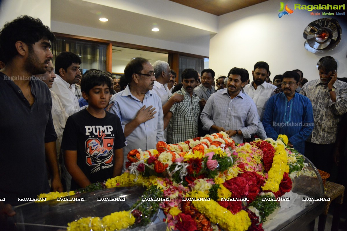 Celebs pay homage to Dr. D. Ramanaidu