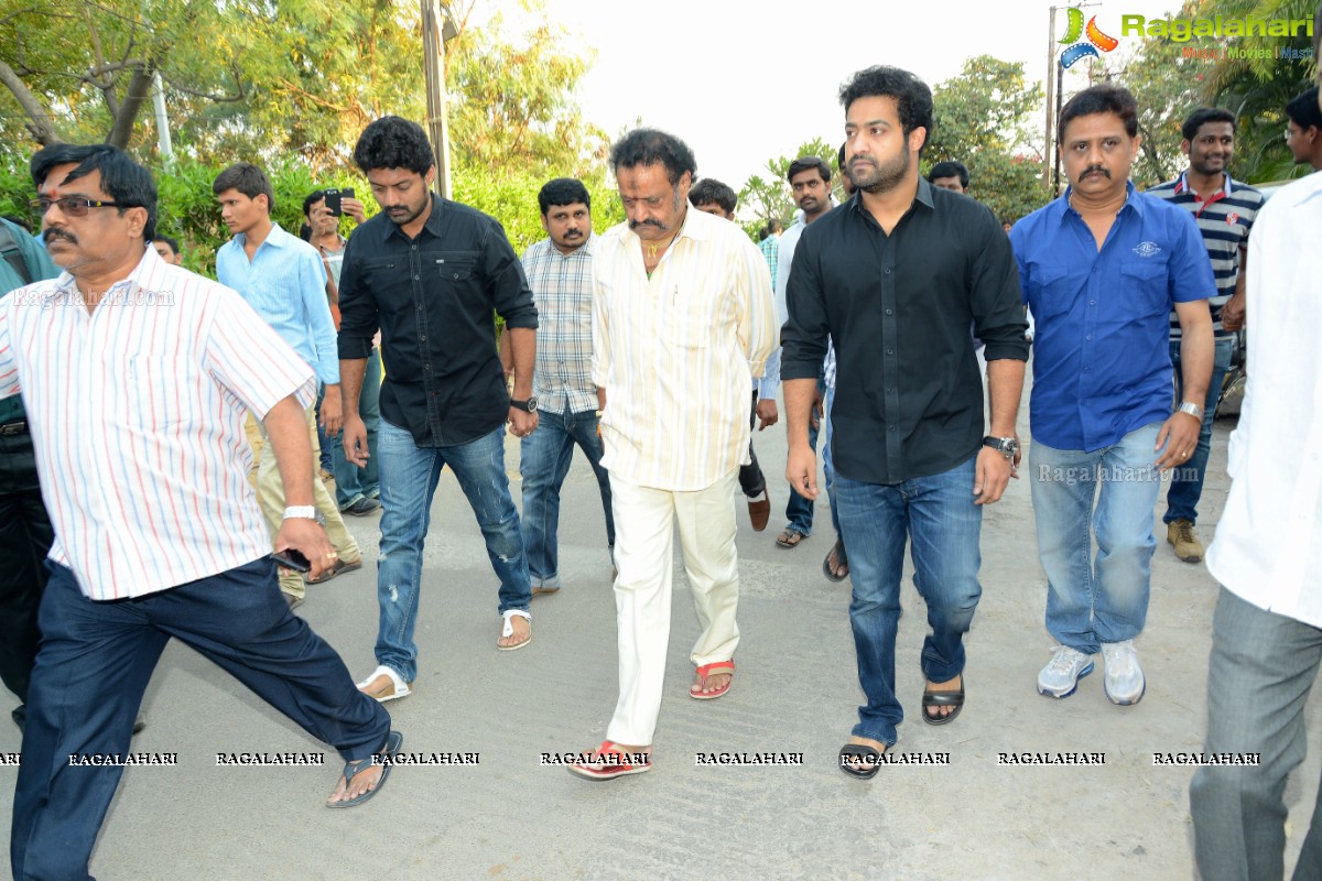 Celebs pay homage to Dr. D. Ramanaidu