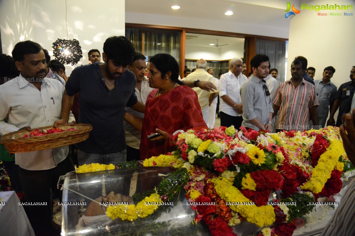 Celebs pay homage to Dr. D. Ramanaidu