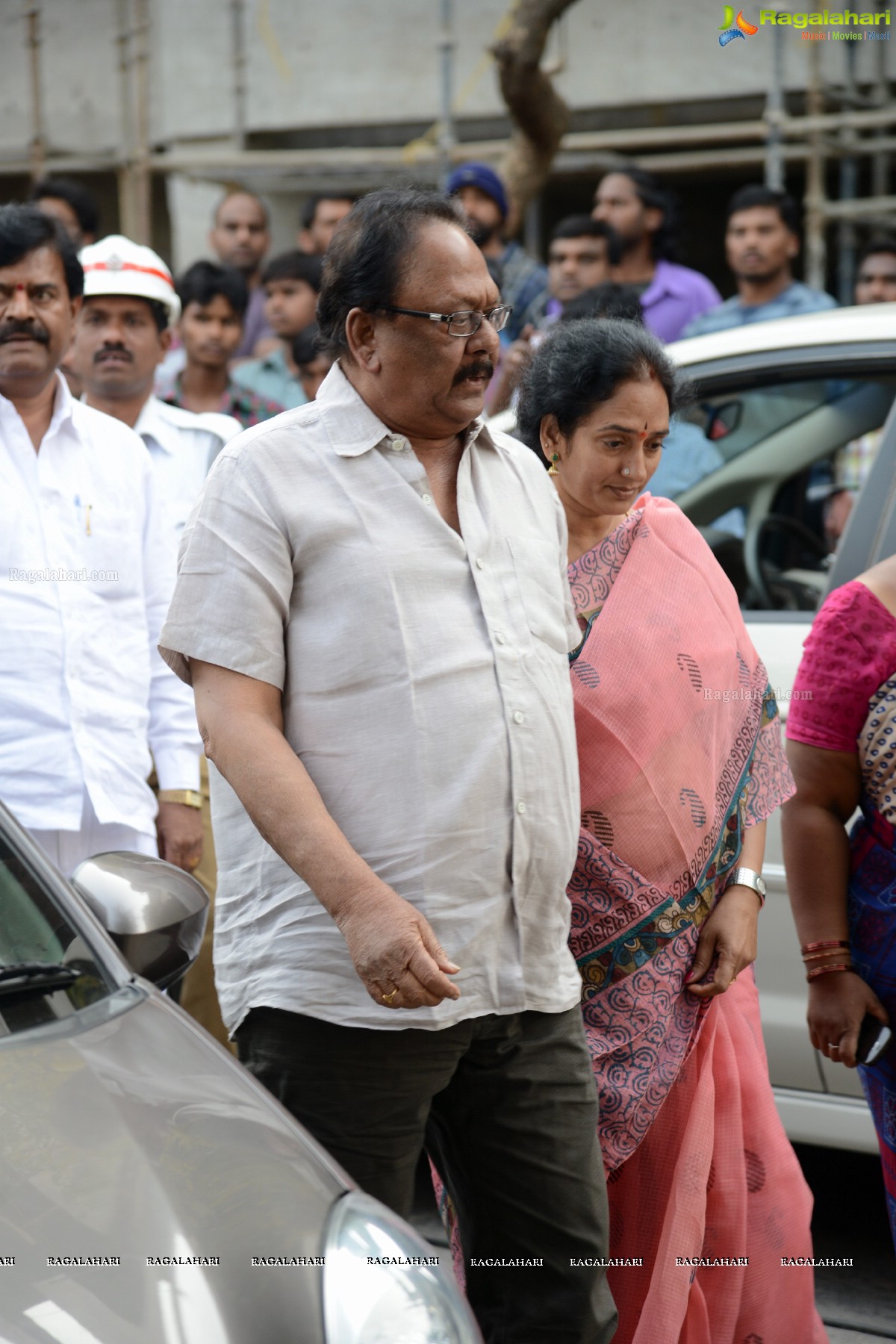 Celebs pay homage to Dr. D. Ramanaidu