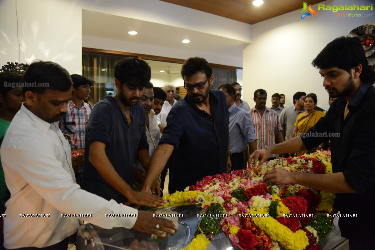 Celebs pay homage to Dr. D. Ramanaidu