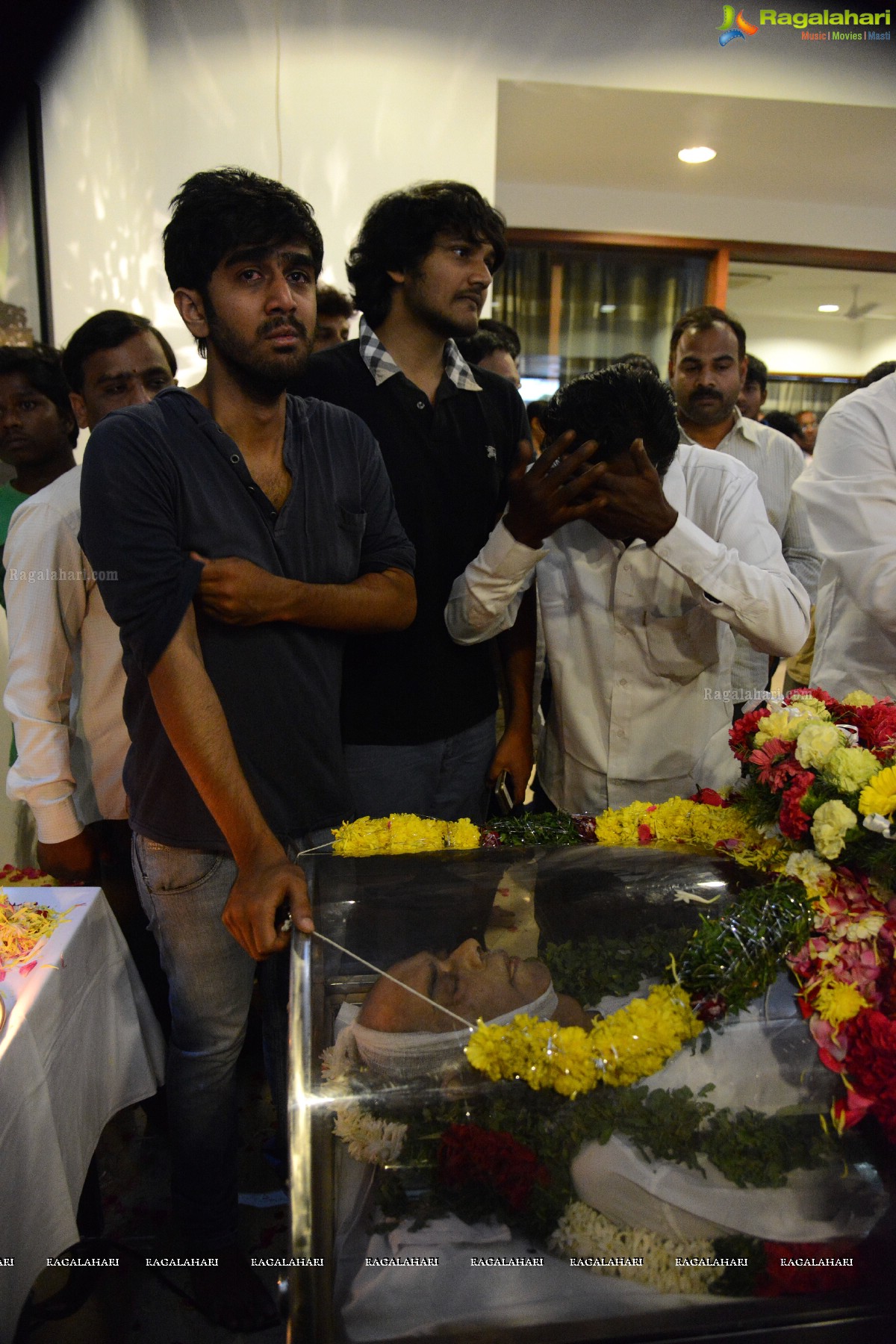 Celebs pay homage to Dr. D. Ramanaidu