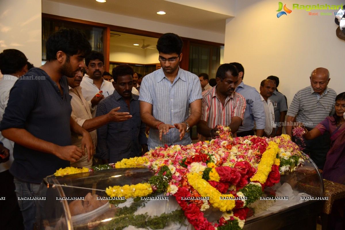 Celebs pay homage to Dr. D. Ramanaidu