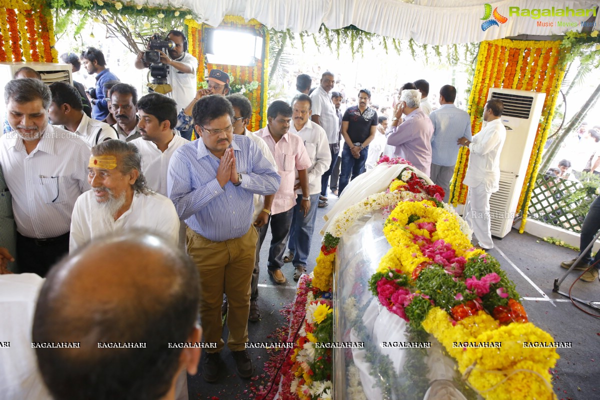 Last Rites of Dr. D. Ramanaidu