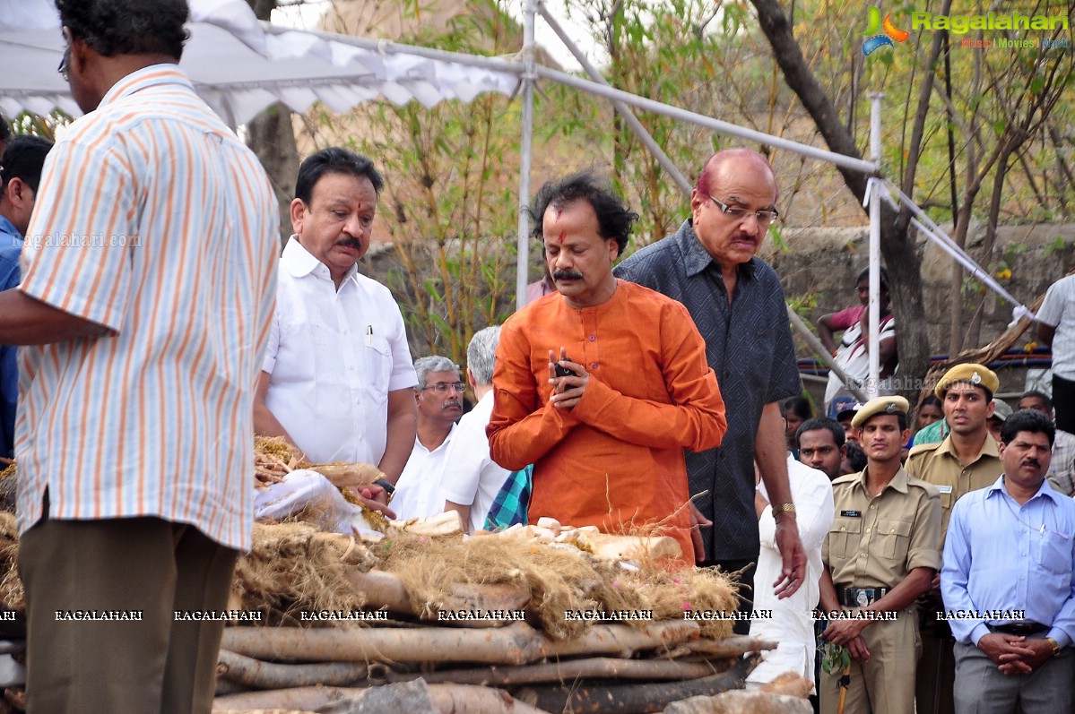 Last Rites of Dr. D. Ramanaidu