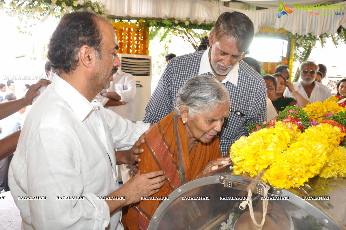 Last Rites of Dr. D. Ramanaidu