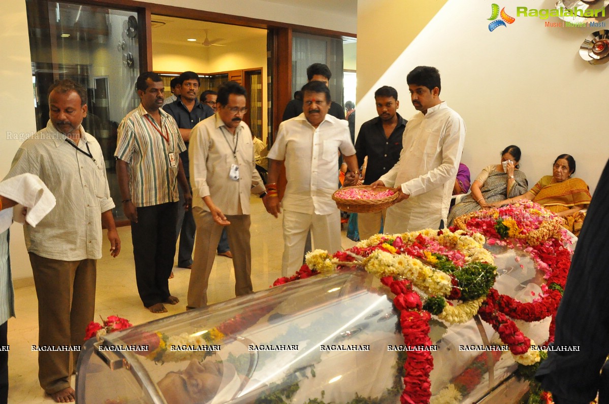 Last Rites of Dr. D. Ramanaidu