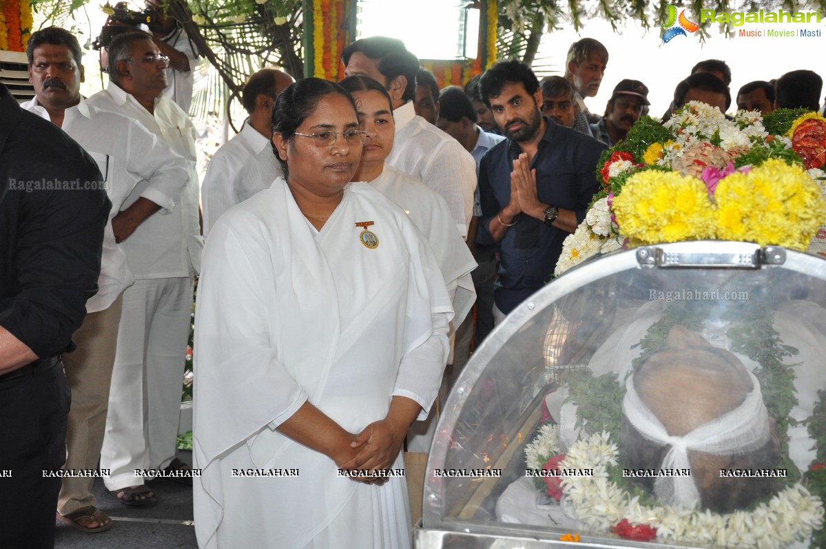 Last Rites of Dr. D. Ramanaidu