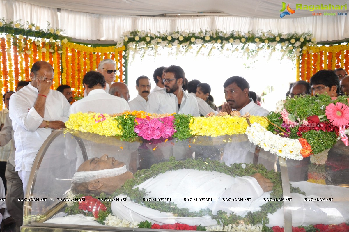 Last Rites of Dr. D. Ramanaidu