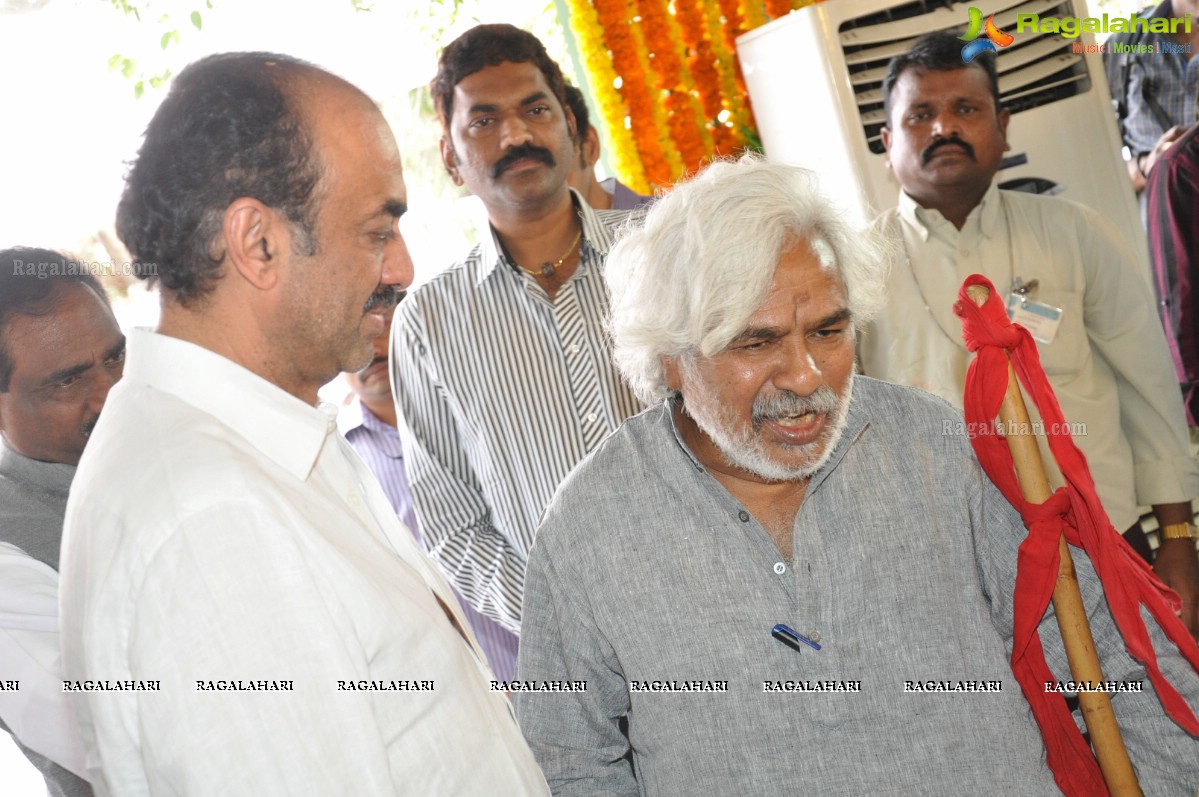 Last Rites of Dr. D. Ramanaidu