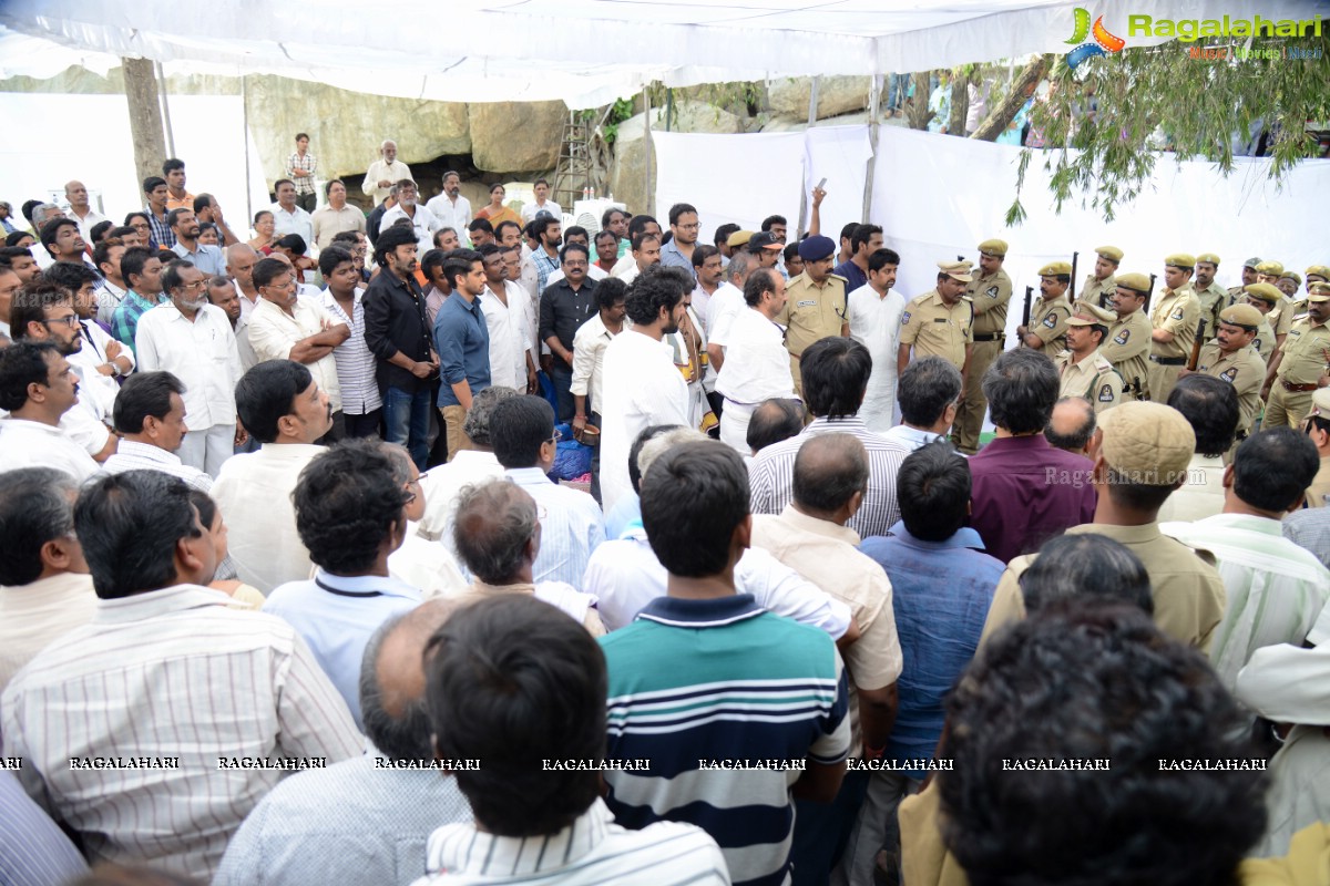 Last Rites of Dr. D. Ramanaidu