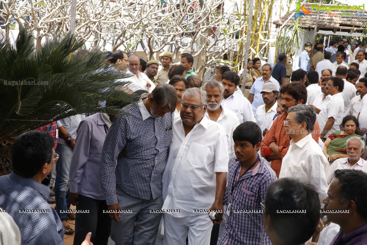 Last Rites of Dr. D. Ramanaidu