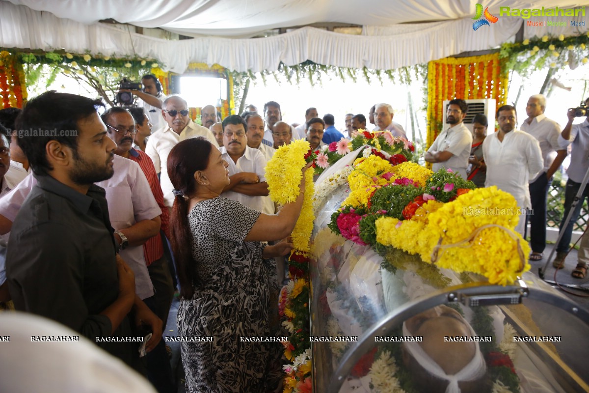 Last Rites of Dr. D. Ramanaidu