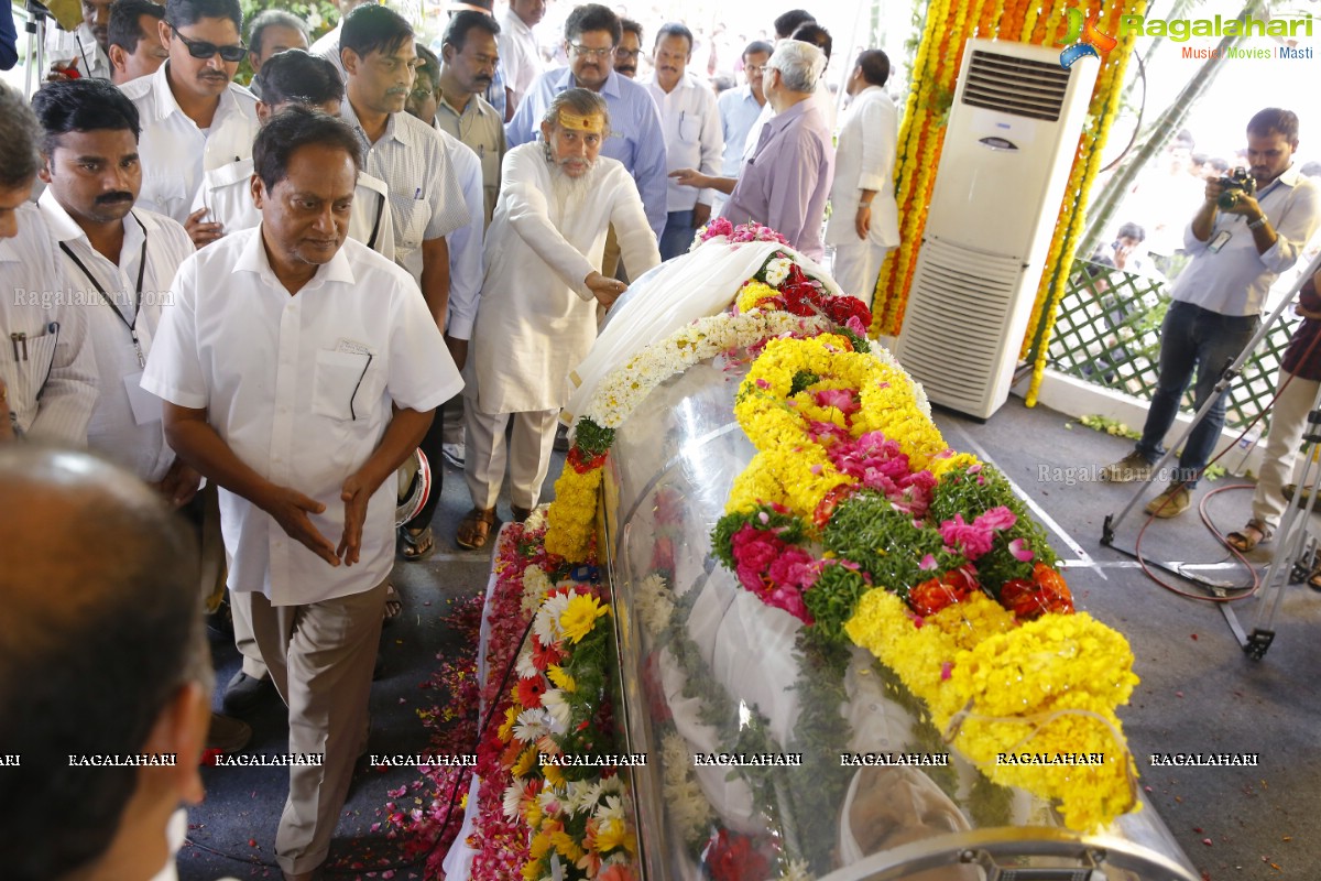 Last Rites of Dr. D. Ramanaidu